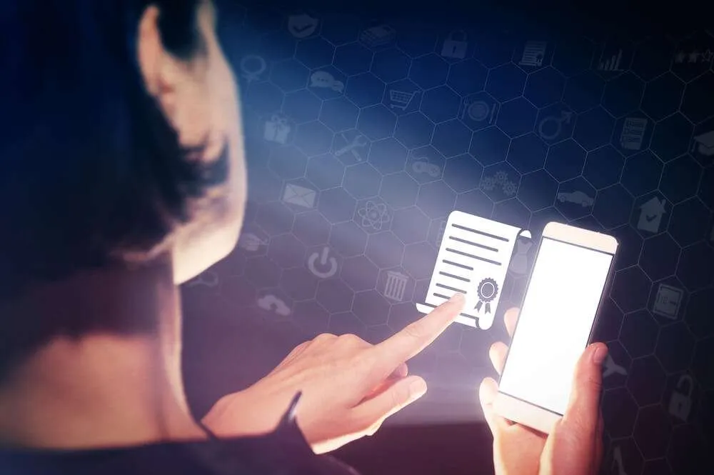 من الورق إلى المنصات الرقمية: كيف غيّر الأبوستيل طريقة توثيق المستندات؟