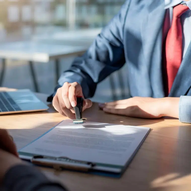 عصر (e-Apostille): كيف حولنا التوثيق من 'كومة ورق' إلى رابط ذكي؟