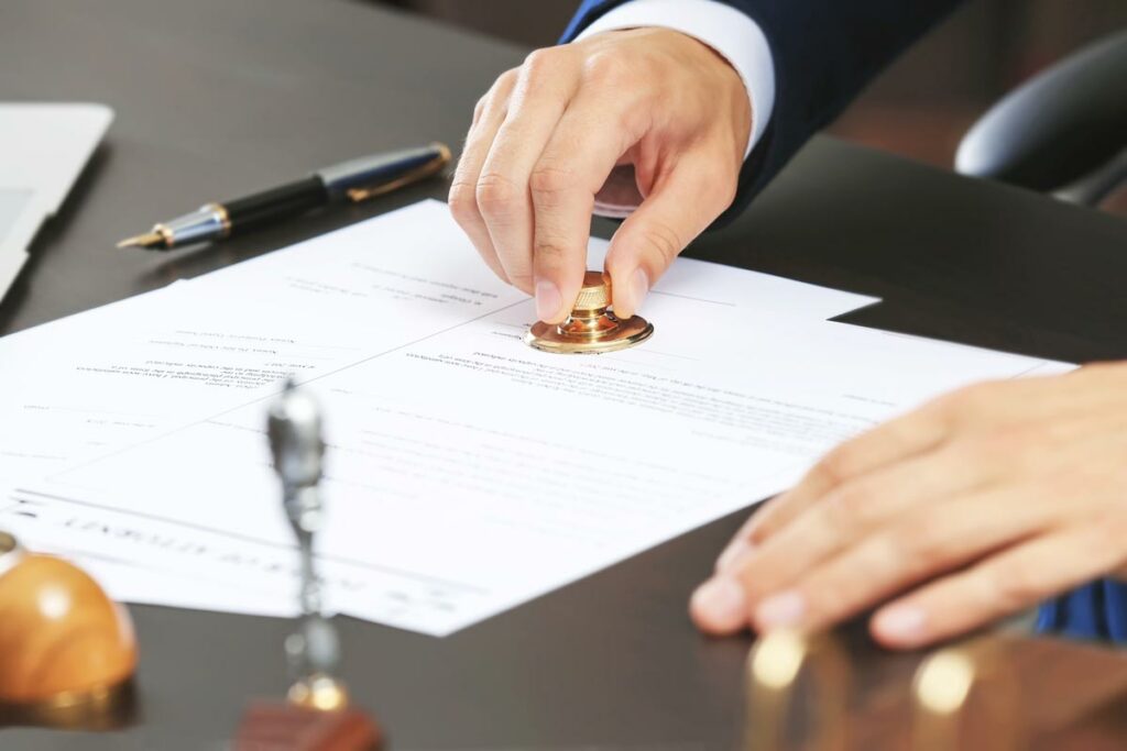 كيف تحمي استثماراتك بملف توثيق معتمد؟